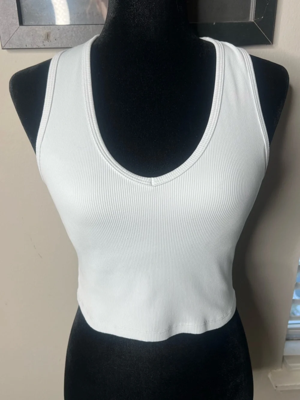ALO Yoga White Cropped V-Neck Tank
